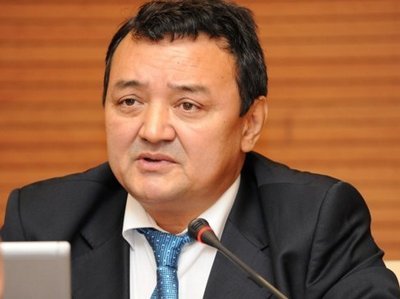 В Казахстане депутата, ставшего героем скандального видео, лишили полномочий