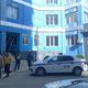 Фото пресс-службы ГУВД Бишкека. Территории школ оцеплены. Работают специалисты