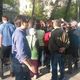 Фото ИА «24.kg». Сторонники Садыра Жапарова возле здания Первомайского суда