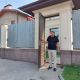 Фото 24.kg. Хозяин дворца не стал разговаривать ни с газовщиками, ни со СМИ