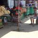 Фото ИА «24.kg» Ошский рынок. Несовершеннолетний тачкист в ожидании клиентов