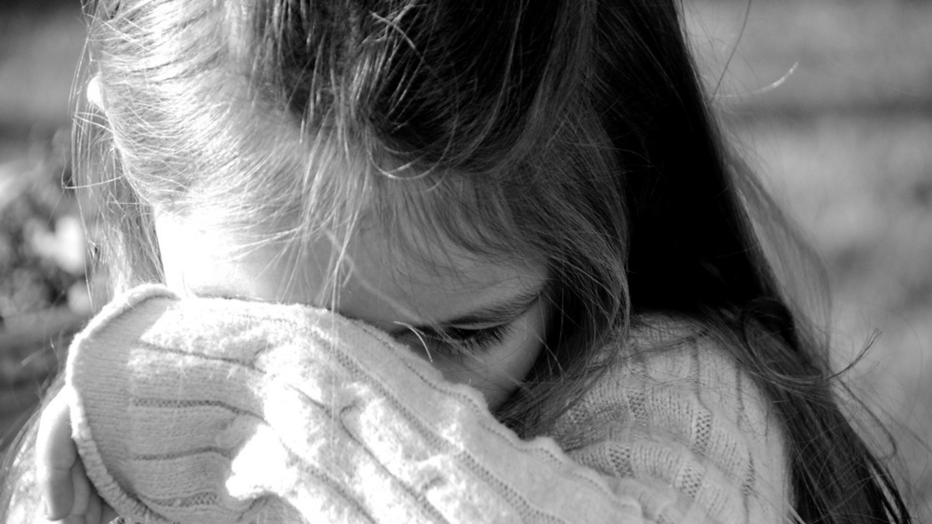 Затемненные фото людей. Фото девушки которой плохо. Девушка со спины грусть. Женщина в депрессии. Фото девушки которой плохо.