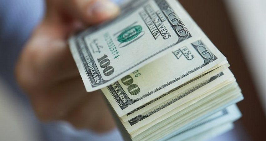 Курс доллара в коммерческих банках Кыргызстана на 5 апреля