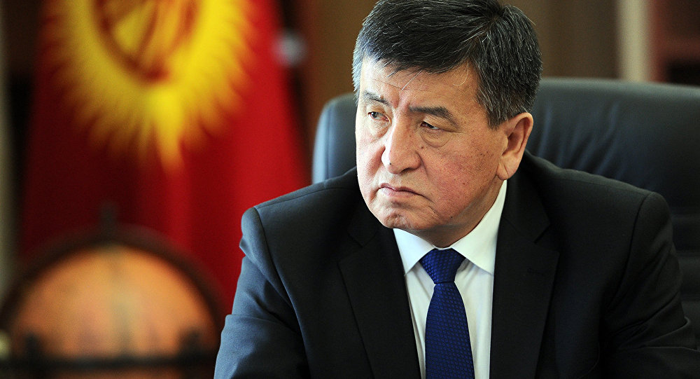 Президент поручил исключить практику требования справок у кыргызстанцев