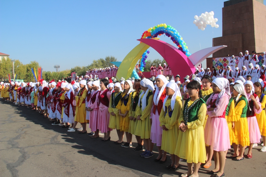 Киргизия ош сегодня. Ош. Жители Оша. Площадь Ош. Ассамблея народов Ош.