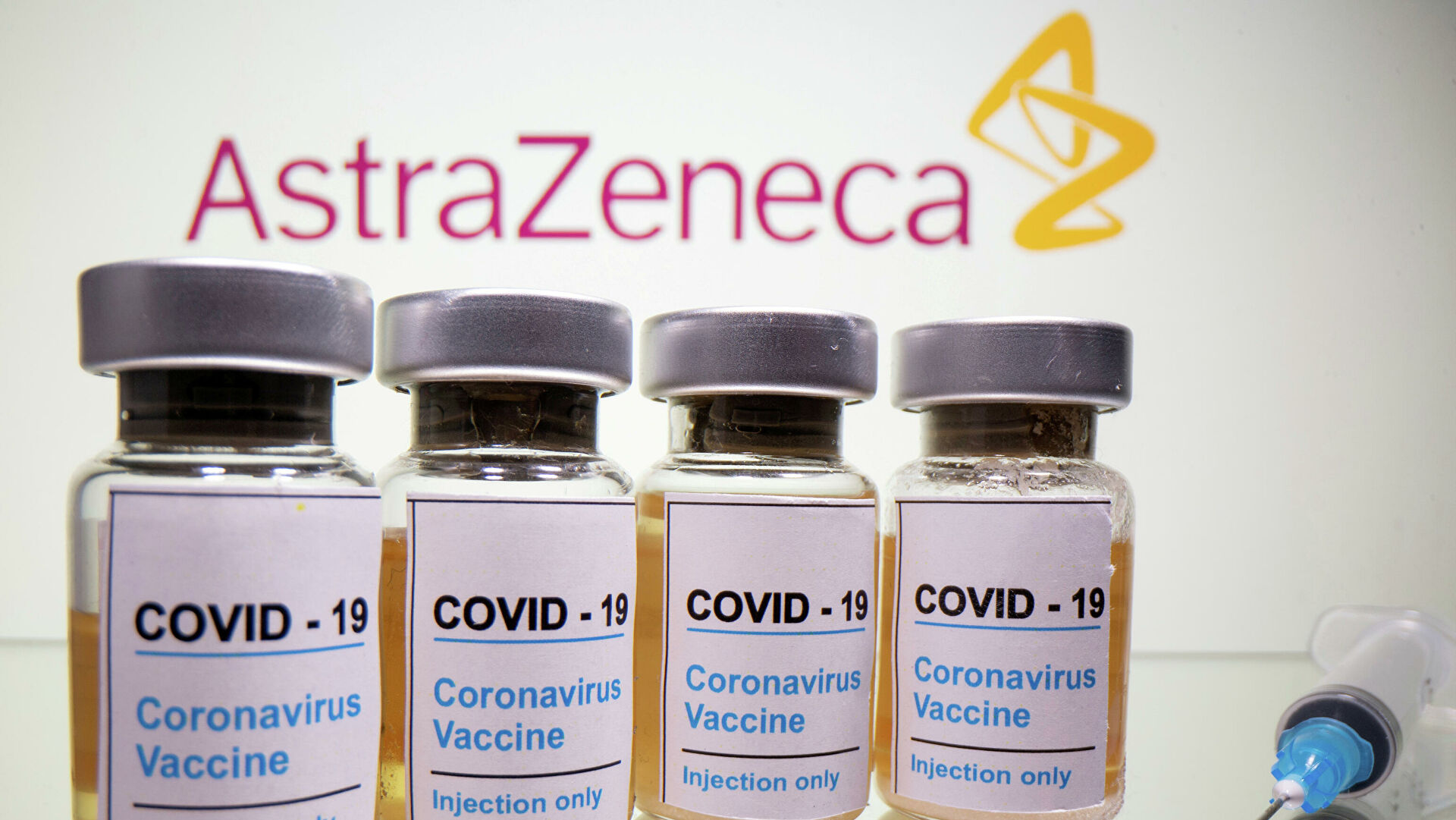 COVID-19. В России запустили производство вакцины AstraZeneca для экспорта