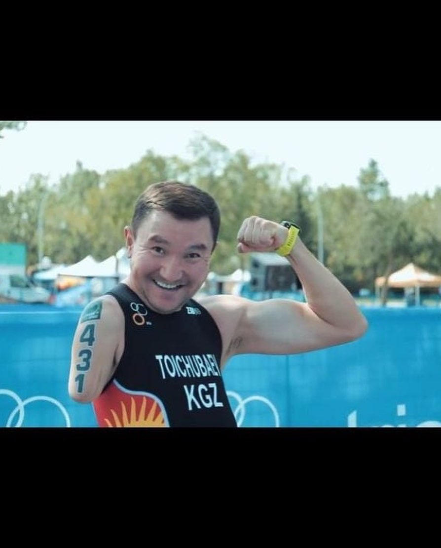 Кыргызстанец завоевал золотую медаль в Кубке мира по паратриатлону