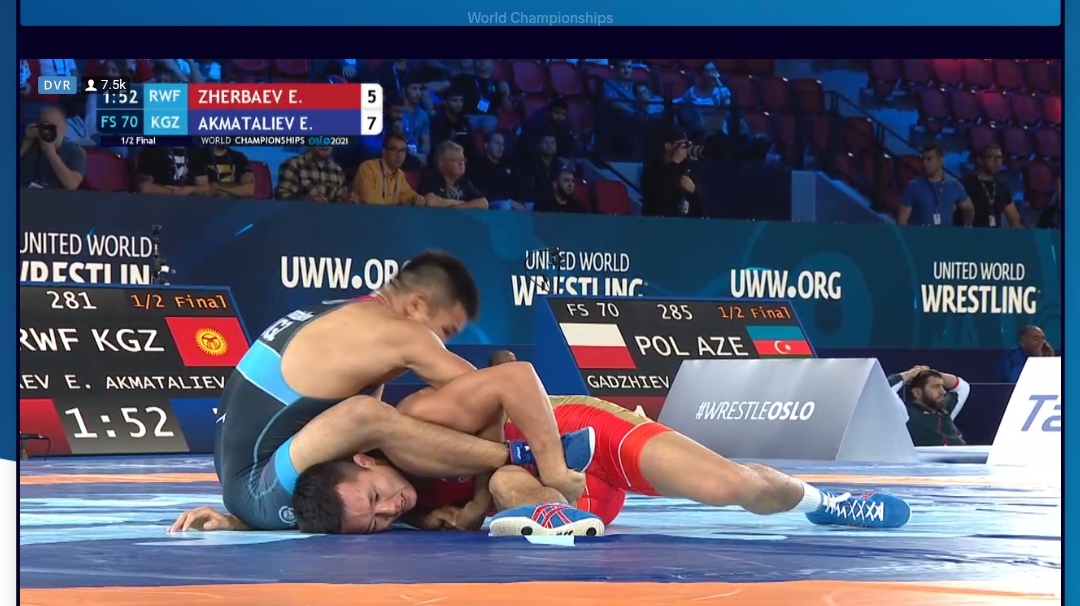 Кыргызстанский борец Эрназар Акматалиев в финале чемпионата мира