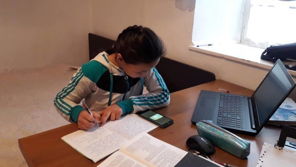 COVID-19. В Бишкеке 10 классов обучаются онлайн