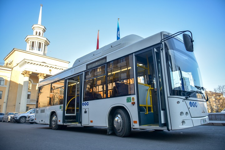 С конечной остановки выезжают по трем маршрутам автобусы первый возвращается каждые 25 минут