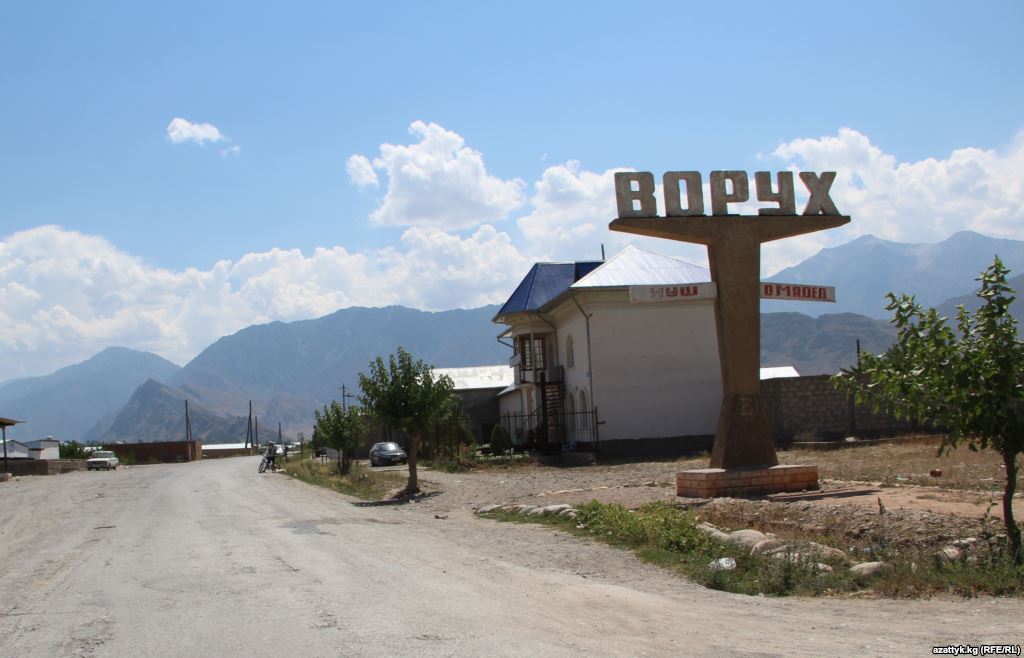 Таджикистан настаивает на строительстве дороги Ворух - Ходжаи Ало