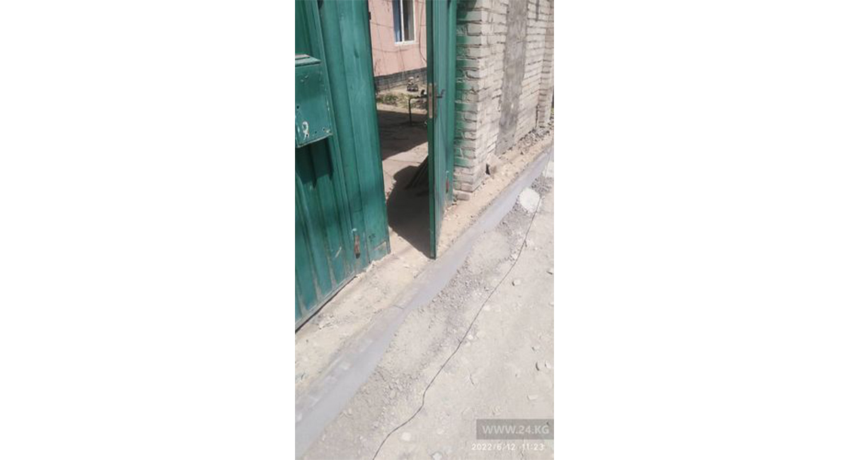 Не открываются ворота. В мэрии Бишкека рассказали о ситуации на улице Маликова