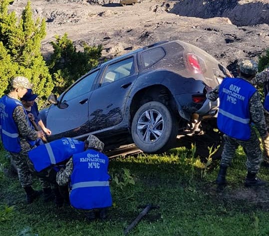 Семейная пара из Испании попала в аварию в горах Иссык-Куля
