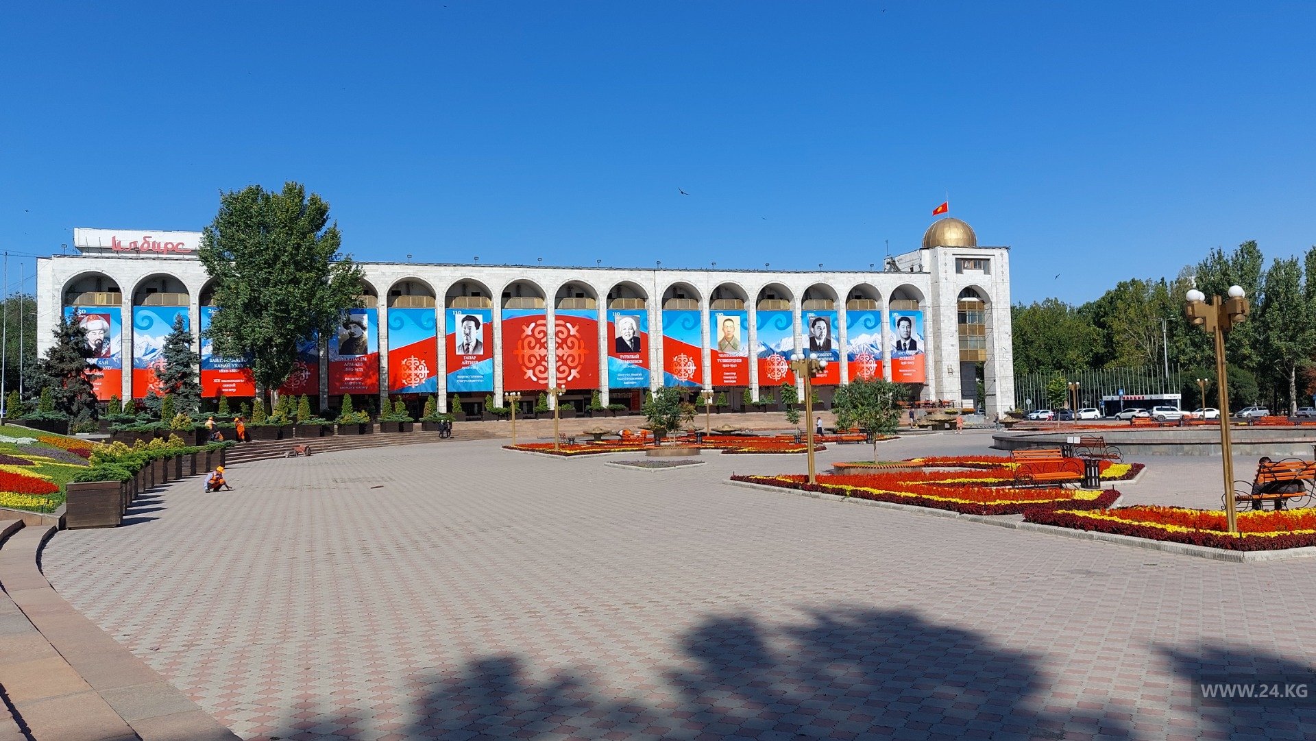 Ала тоо кыргызстан. Площадь ала-ТОО. Площадь ала ТОО фото. Бишкек площадь независимости.