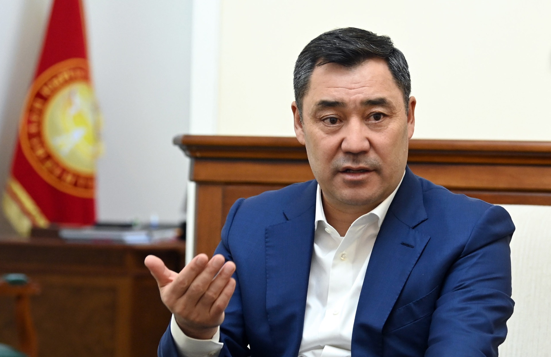 Садыр Жапаров поручил мобилизовать в Баткен критикующих закрытие погранпостов