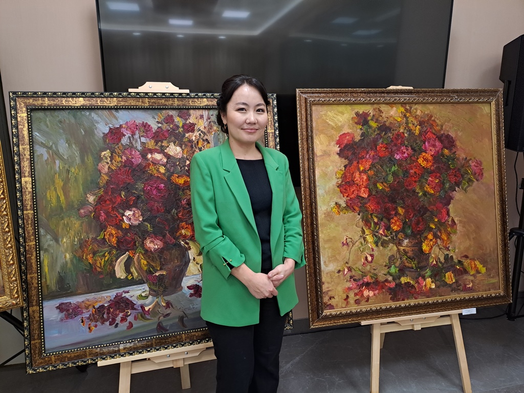 В посольстве Венгрии в Бишкеке открылась выставка художницы из Кыргызстана