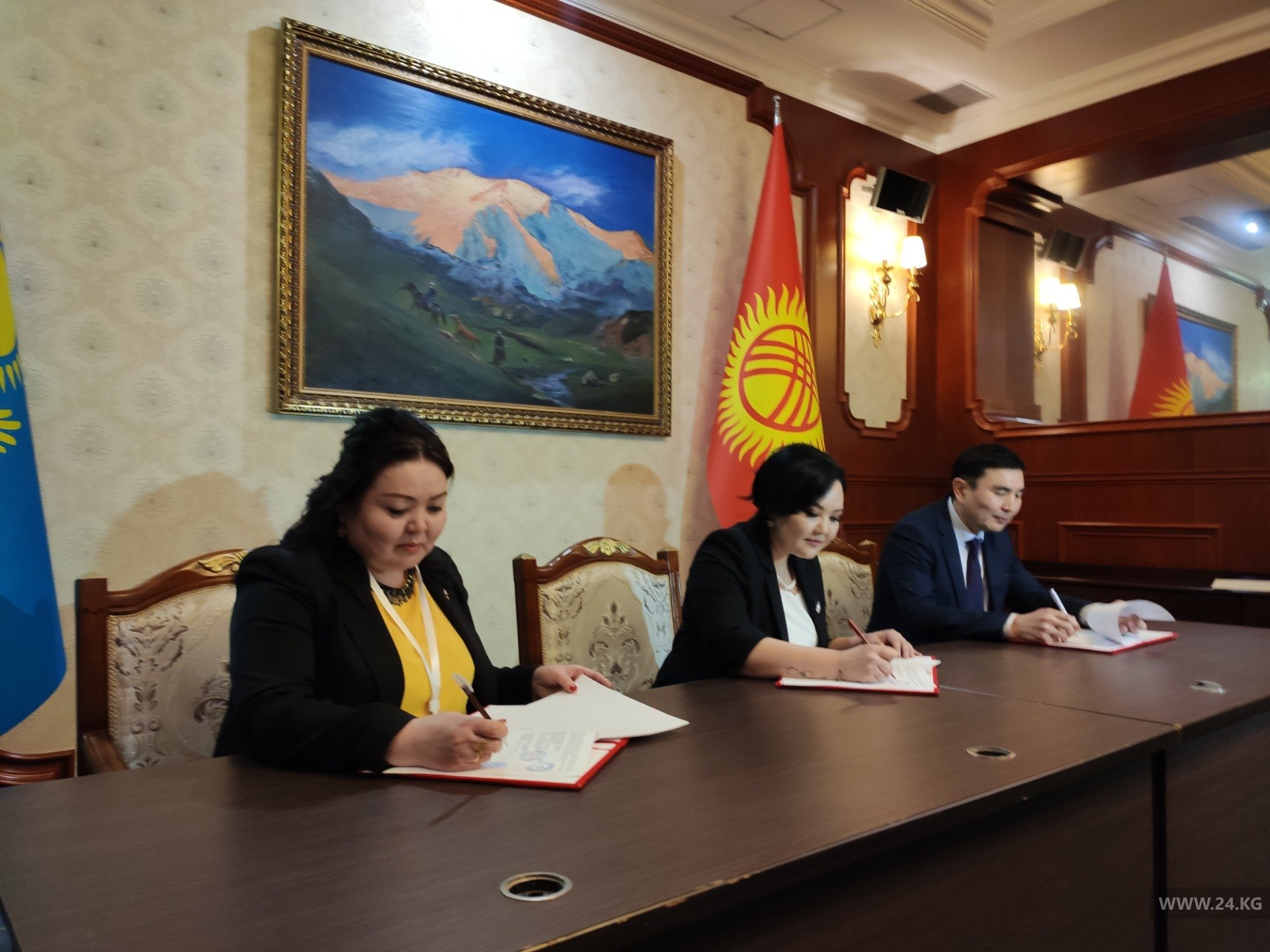 Женщины-энергетики из КР смогут стажироваться на солнечных станциях в Алматы