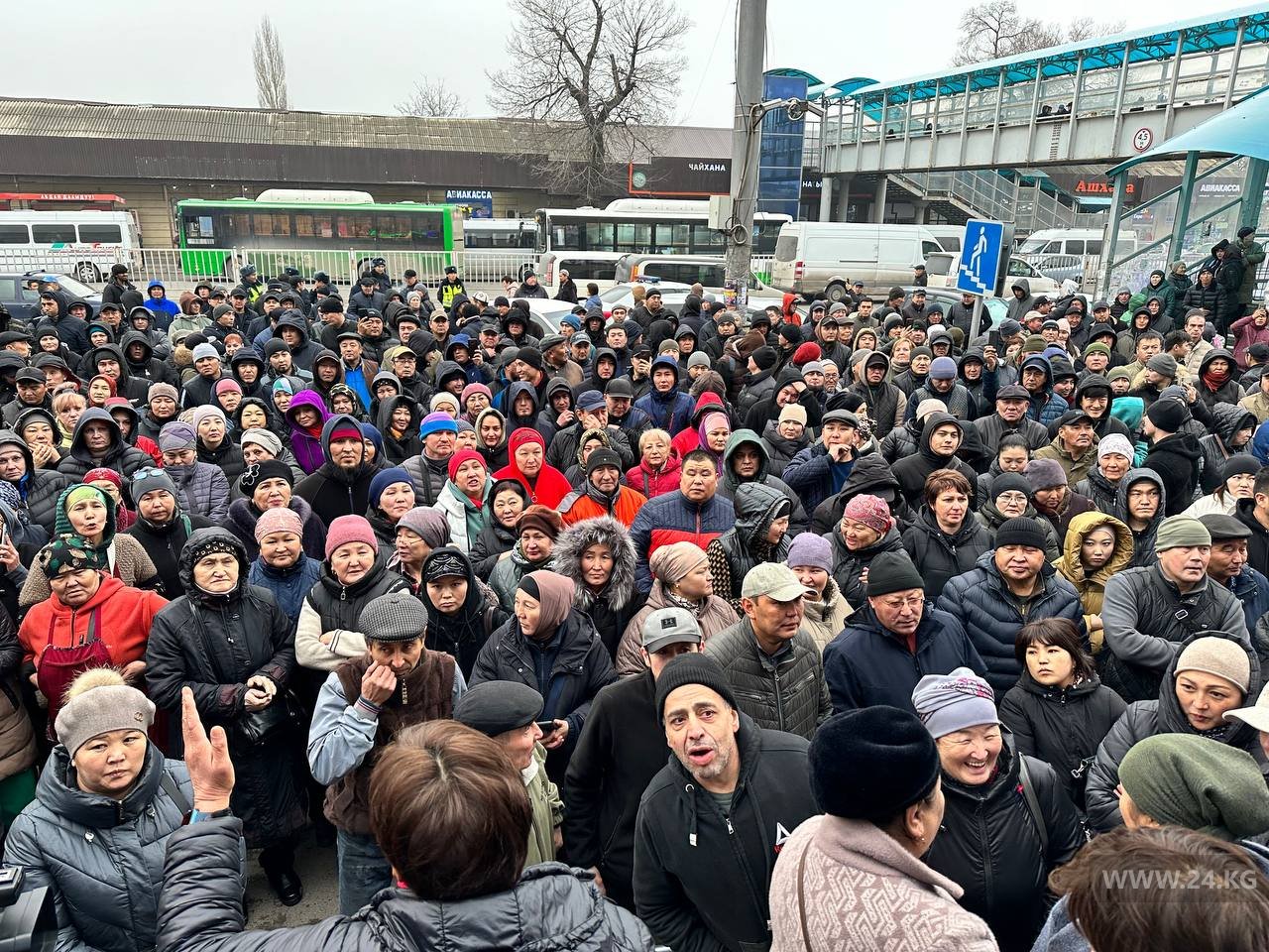 Митинг против ККМ. Торговцы рынков Бишкека обещают продолжить акции  протеста - | 24.KG