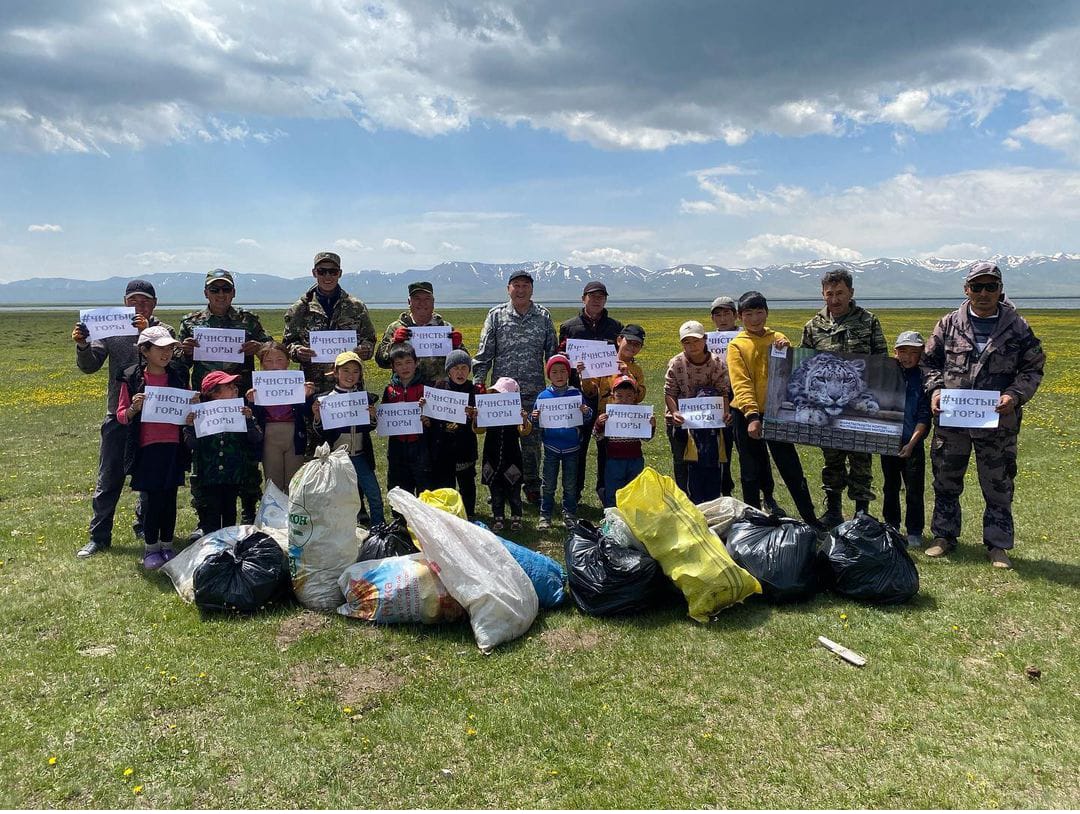 Активисты собрали пять КамАЗов мусора в заповедниках Кыргызстана и на Алтае