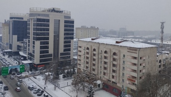 Февральский Бишкек и необычное облако. Фото читателей 24.kg
