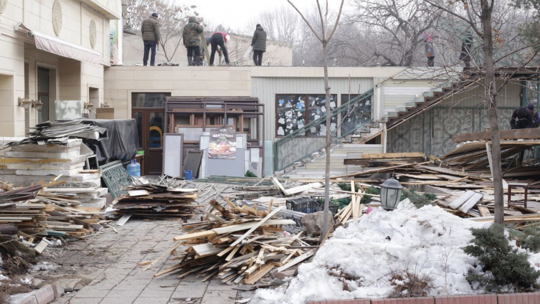 Меньше "лежачих полицейских" и выселение из многоэтажки. Новости Бишкека