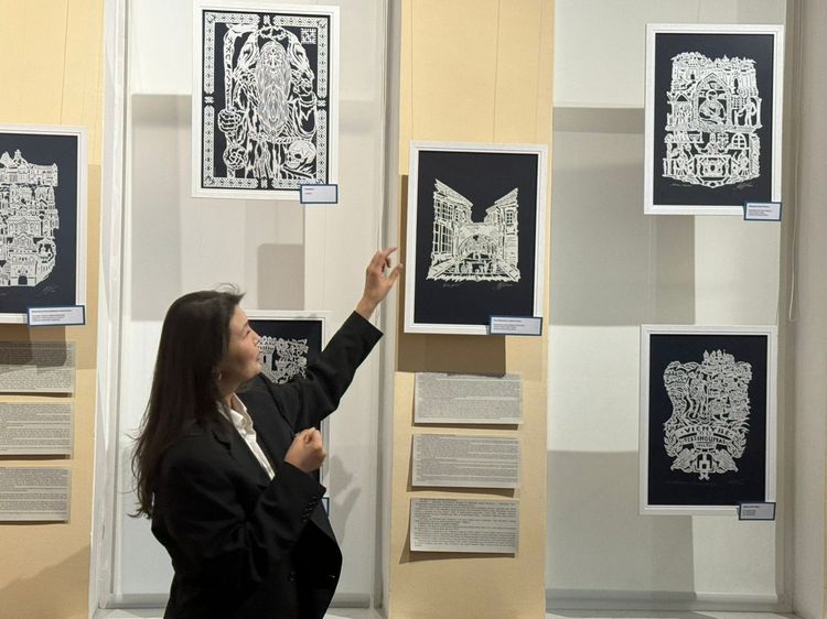В Бишкеке открылась выставка литовского художника Клайдаса Навицкаса