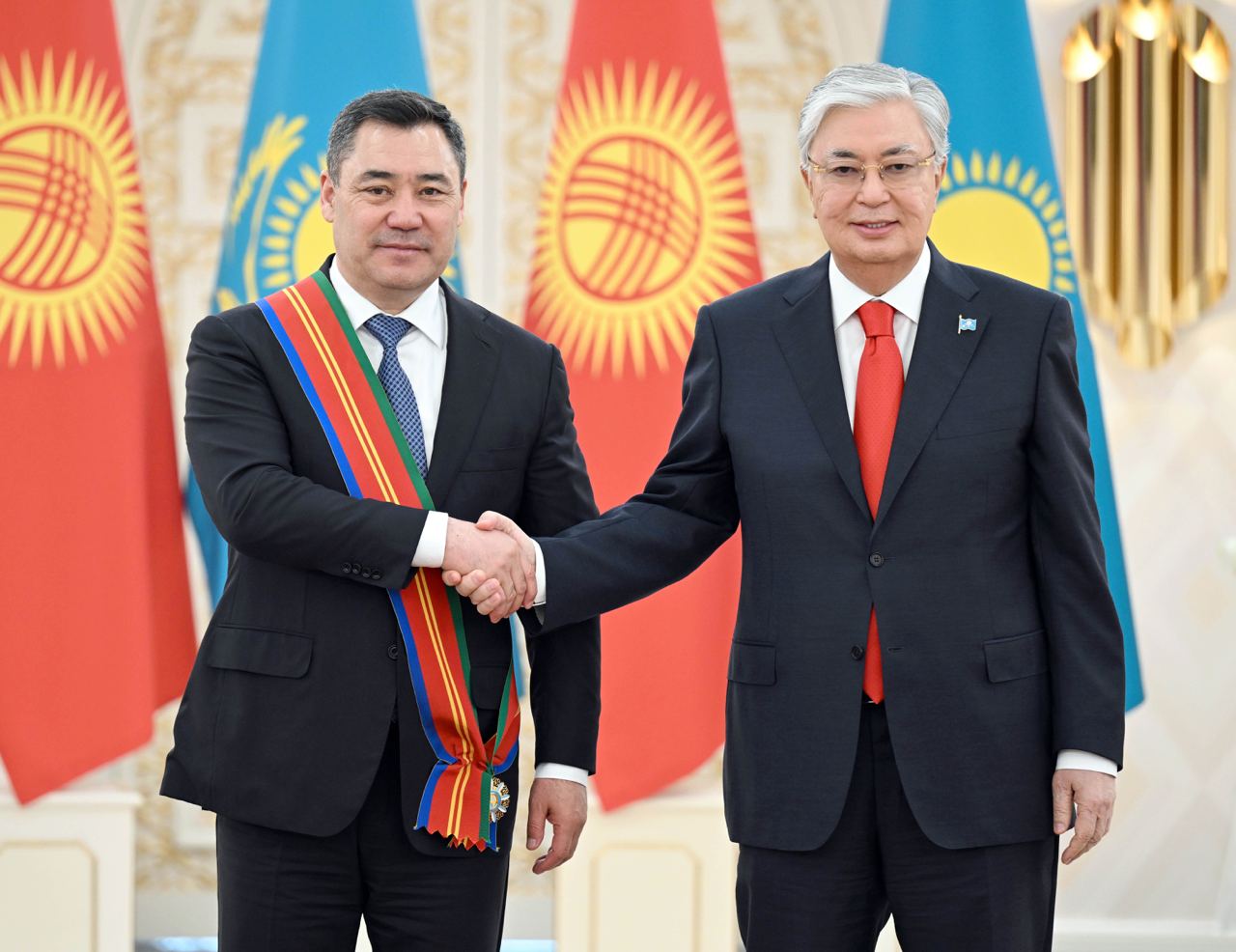 Президент Казахстана наградил Садыра Жапарова орденом "Достык" І степени