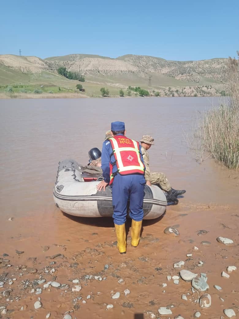 В реку Нарын упал шестилетний ребенок. Его ищут третий день