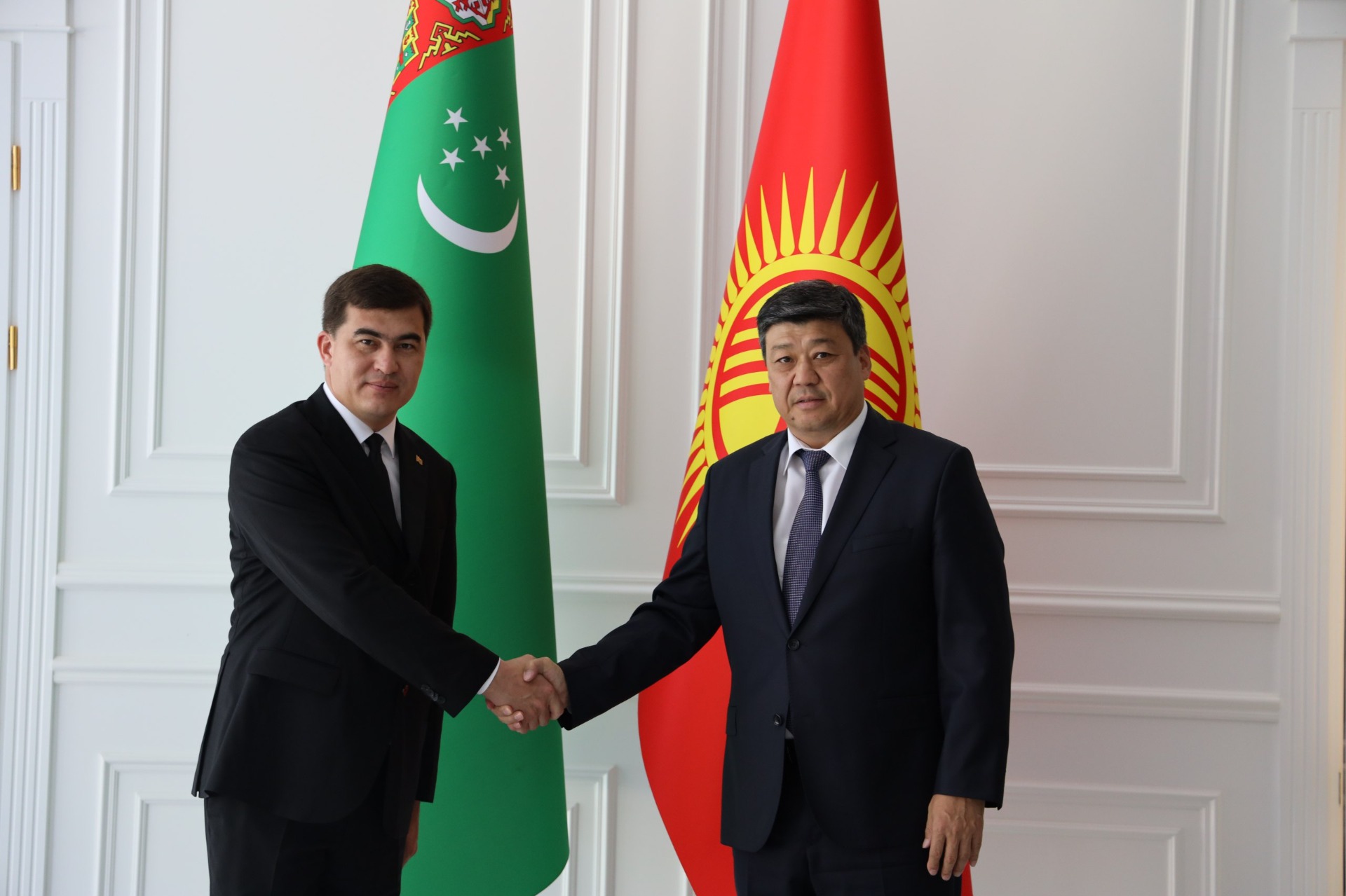 Кыргызстан и Туркменистан обсудили вопрос строительства курорта в Чолпон-Ате