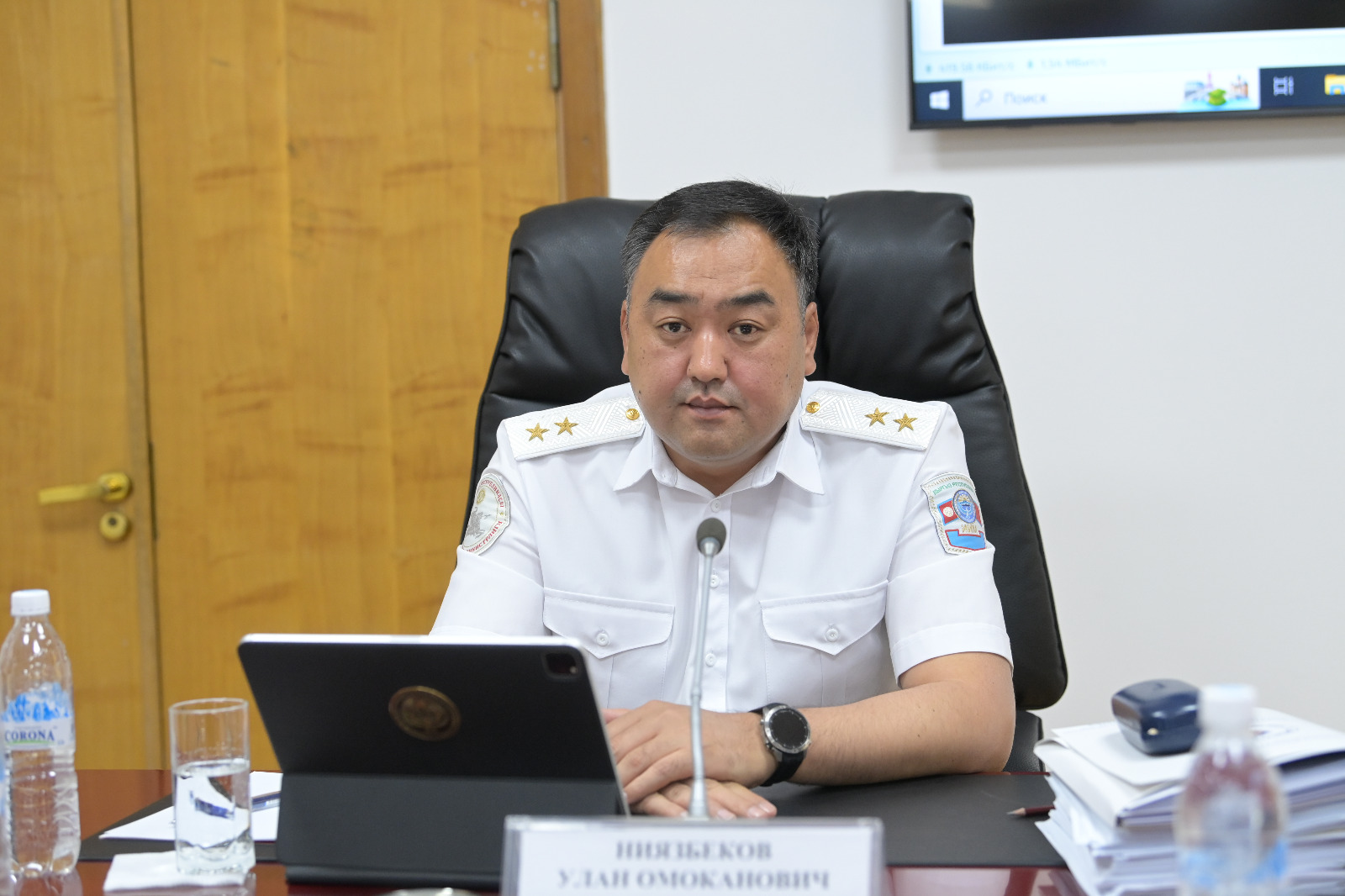 Глава МВД Кыргызстана пригрозил сотрудникам увольнением за халатность