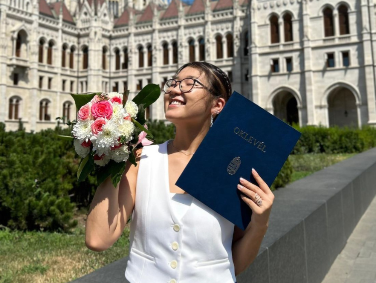 Училась в Китае, работает в Венгрии. Как девушка из Чолпон-Аты воплощает мечты