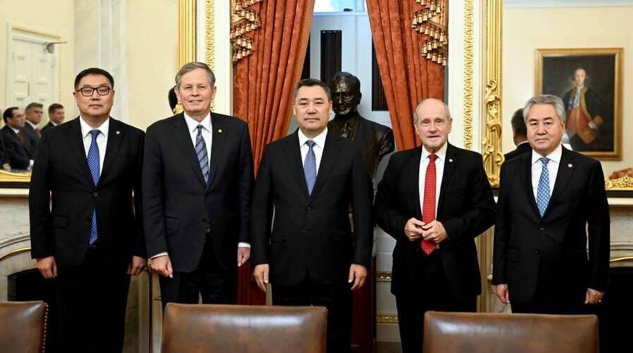 President Sadyr Japarov meets with U.S. Senators and Congressmen