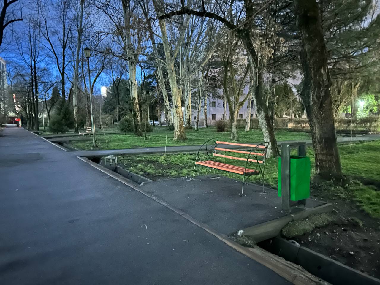 Тазики вместо урн. &laquo;Тазалык&raquo; оперативно заменил &laquo;креатив&raquo; новыми урнами