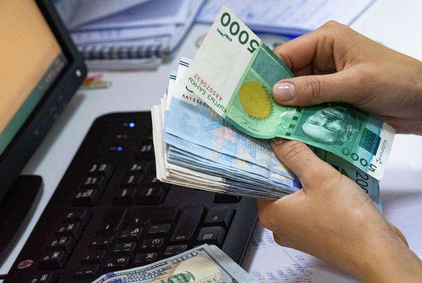 Соцработникам в&nbsp;городах разрешили доплаты: что меняется