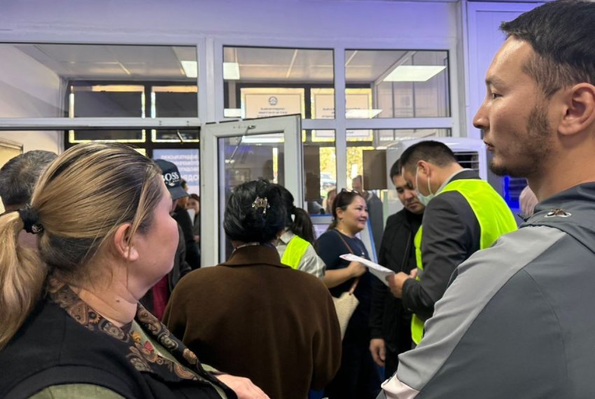 Ажиотаж в&nbsp;Бишкеке: сотни людей стоят в&nbsp;очередях за&nbsp;бесплатной заменой прав