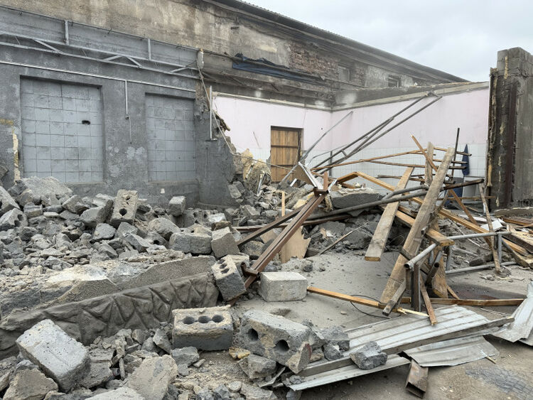 Бишкектеги жол өтмөгү: Жолду ачуу үчүн 64&nbsp;курулуш бузулууда