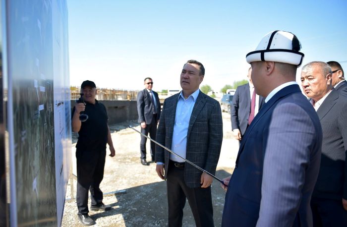 Садыр Жапаров Ош&nbsp;&mdash; Кара-Суу автожолунун курулушунун жүрүшү менен таанышты