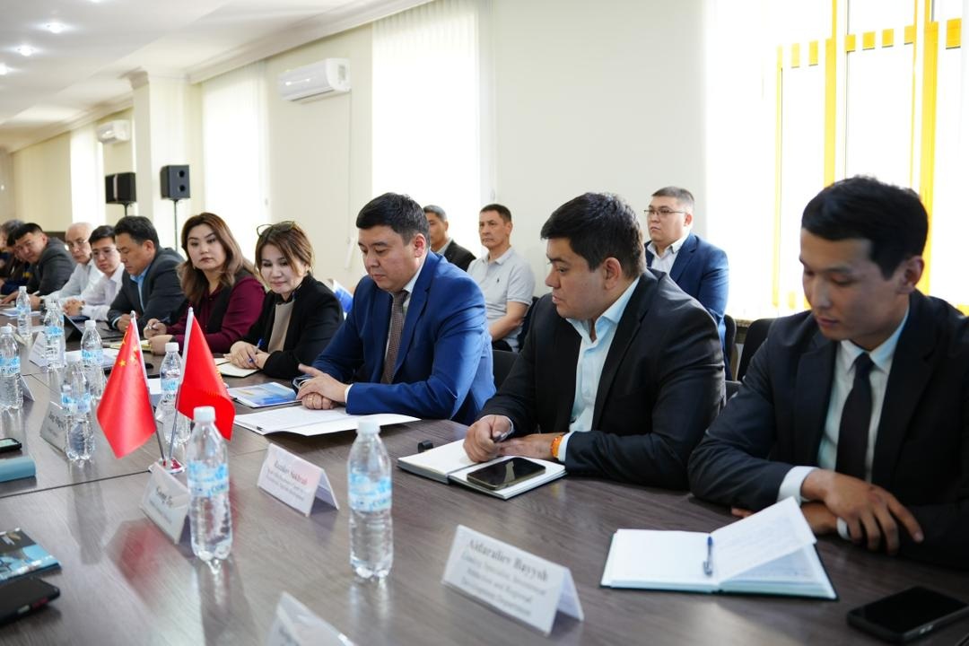 Кыргызстан обсуждает цифровые проекты с&nbsp;китайскими инвесторами