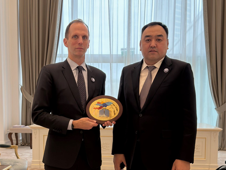 Глава МВД Кыргызстана в&nbsp;Самарканде встретился с&nbsp;представителем Госдепа США