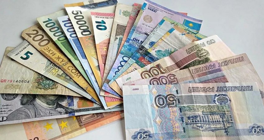 Рубль и&nbsp;юань обновили годовые рекорды. Курс валют на&nbsp;22&nbsp;апреля