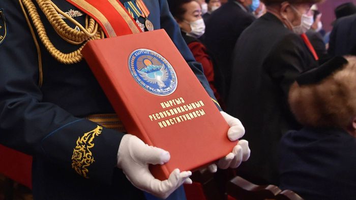 Бүгүн Кыргызстанда Конституция күнү белгиленет