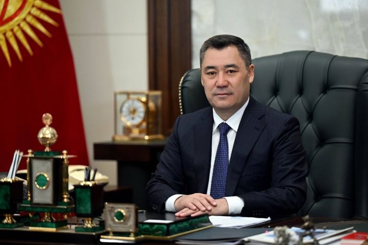 Президент Садыр Жапаров кыргызстандыктарды Конституция күнү менен куттуктады