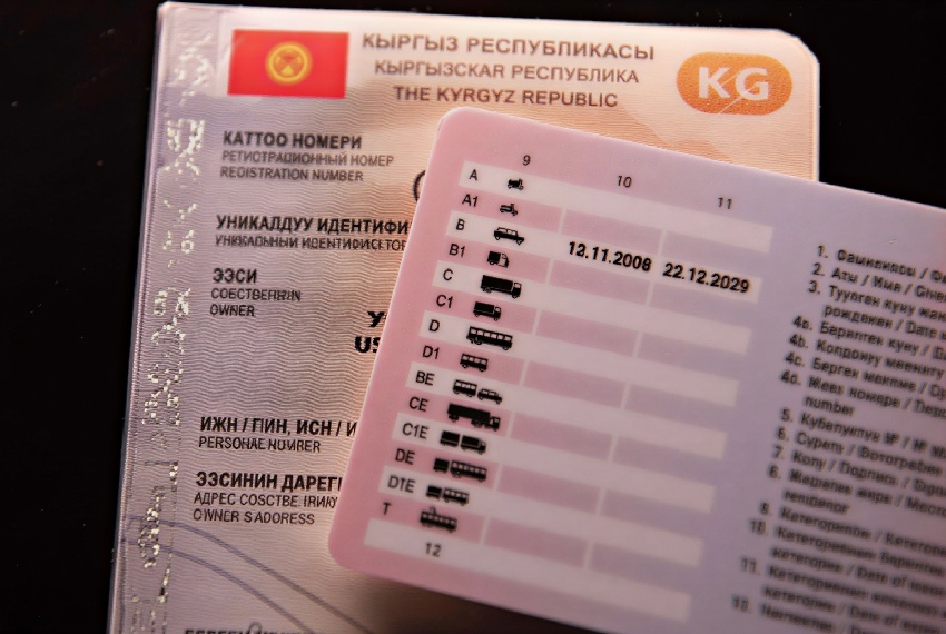 Должникам по штрафам запретили получать водительские права и