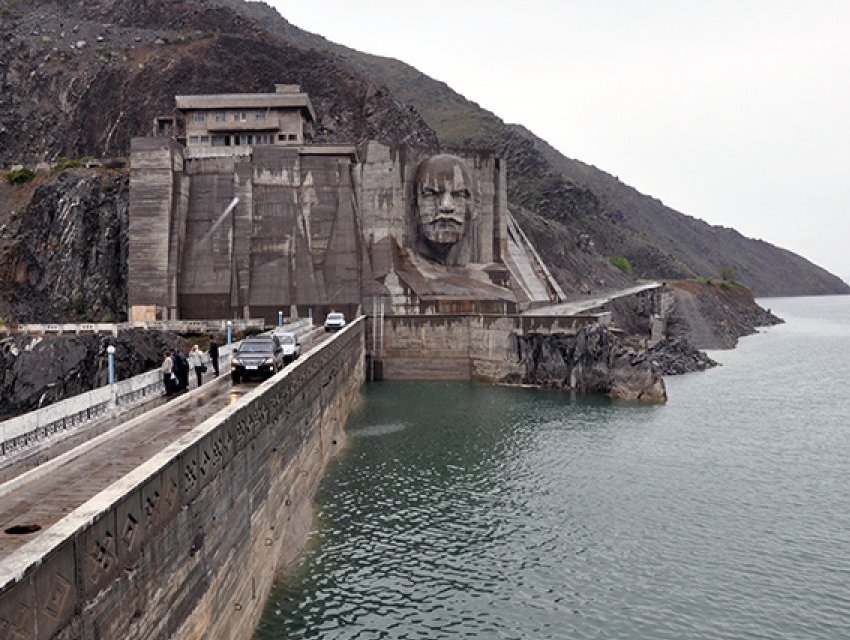 Кыргызстан водохранилище. Кировское водохранилище в Киргизии. Кировское водохранилище Ленин. Кировское водохранилище Киргизия Ленин. Плотина Кировского водохранилища.