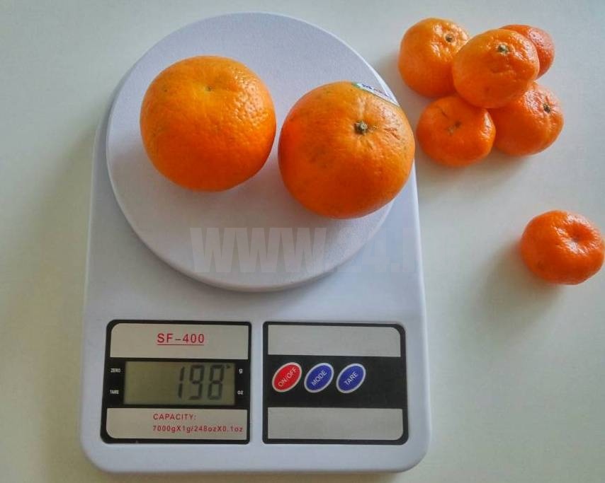 500 грамм мандаринов. Мандарин вес 1 шт без кожуры. Мандарин средний вес 1 шт. Мандарины Марокко вес 1 шт. Вес мандарина 1 шт.