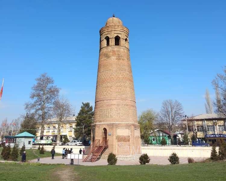 Погода узген 30. Узген минарет. Парк Узген. Киргизская Узген. Башня в Узгене.