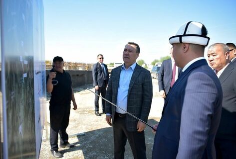 Садыр Жапаров Ош&nbsp;&mdash; Кара-Суу автожолунун курулушунун жүрүшү менен таанышты
