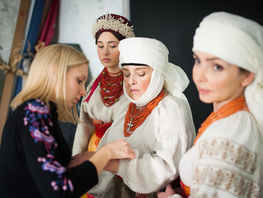 Украинский женский костюм похож на&nbsp;кыргызский: в&nbsp;Сети обсуждают фотосессию
