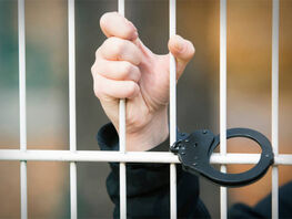 Взятка в&nbsp;$30&nbsp;тысяч. По&nbsp;подозрению задержали бывшего начальника колонии
