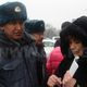 Фото ИА «24.kg». Милиция следит за порядком на митинге в центре Бишкека против изъятия земель